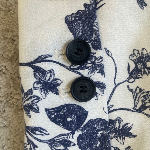Ann Taylor Loft Blazer: Cream with/ Denim Blue Floral Print. NWT - Size 2 - Picture 11 of 12